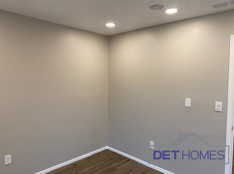 More Photos Of 17200 W 10 Mile Rd, Southfield Office For Lease