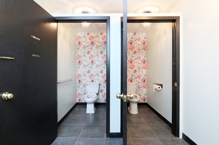 More Photos Of 1119 6th st, Nevada General Retail For Sale