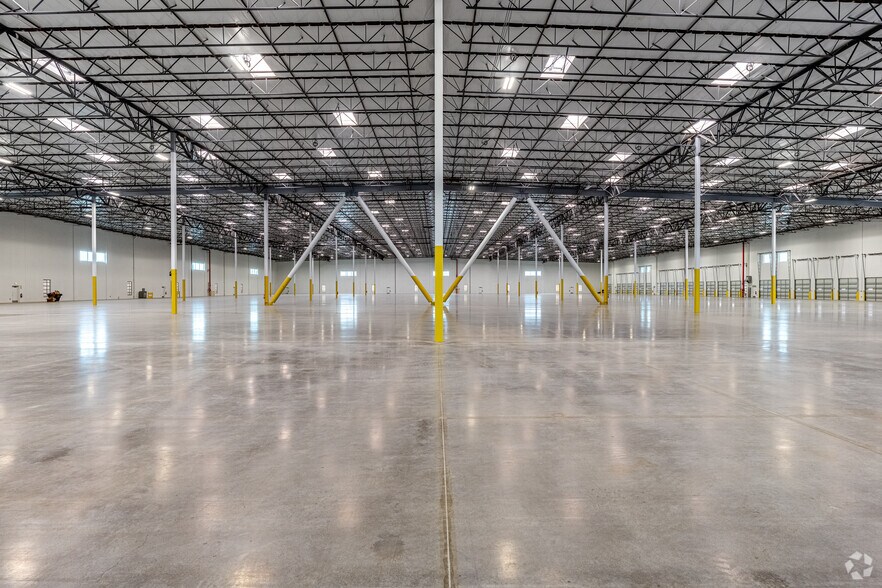 More Photos Of 15010 Don Julian Rd, City of Industry Manufacturing For Lease