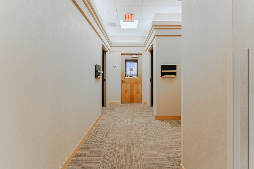 More Photos Of 1875 West Pointe Dr, Oshkosh Medical For Sale