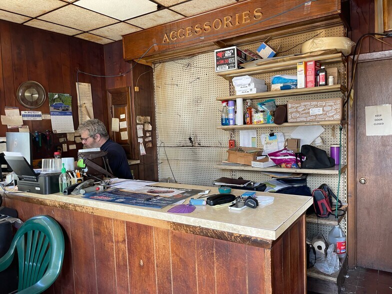 More Photos Of 2400 Ligonier St, Latrobe Auto Repair For Sale