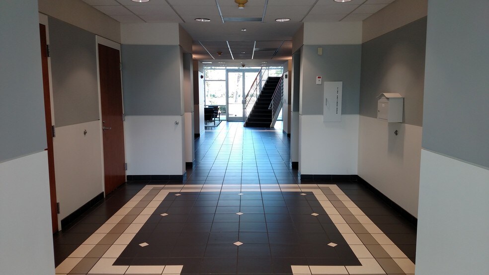 More Photos Of 2528 Independence Blvd, Wilmington Office For Lease