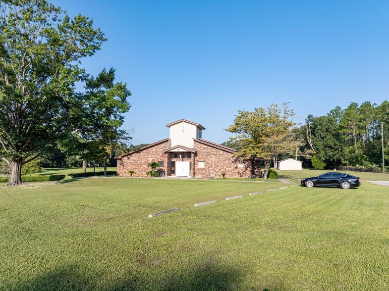 More Photos Of 5056 FL-47, Lake City Specialty For Sale