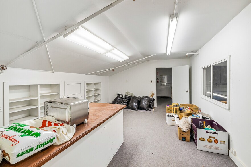 More Photos Of 4775-4779 E Ramon Rd, Palm Springs Warehouse For Sale