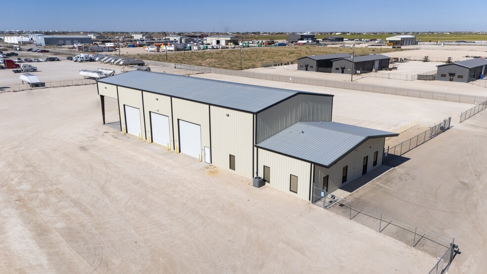 More Photos Of 1806 CR-1101, Midland Warehouse For Lease