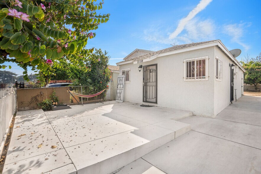 More Photos Of 2104 E 113th St, Los Angeles Multifamily For Sale