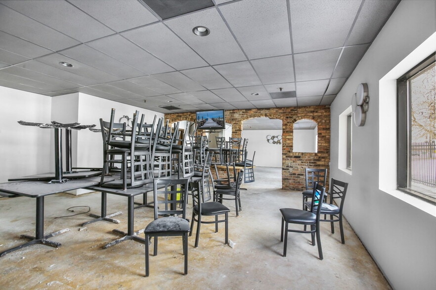 More Photos Of 8432 Noble Ave, Minneapolis Bar For Sale