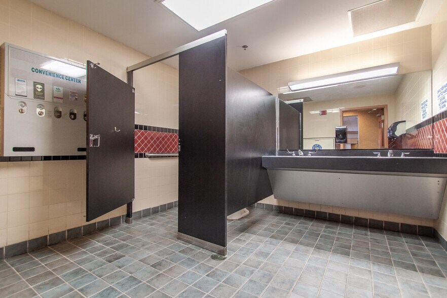 More Photos Of 2111 E University Dr, Auburn General Retail For Sale