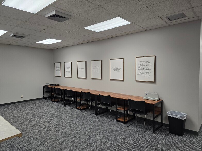 More Photos Of 317 W Walnut St, Green Bay Office For Lease