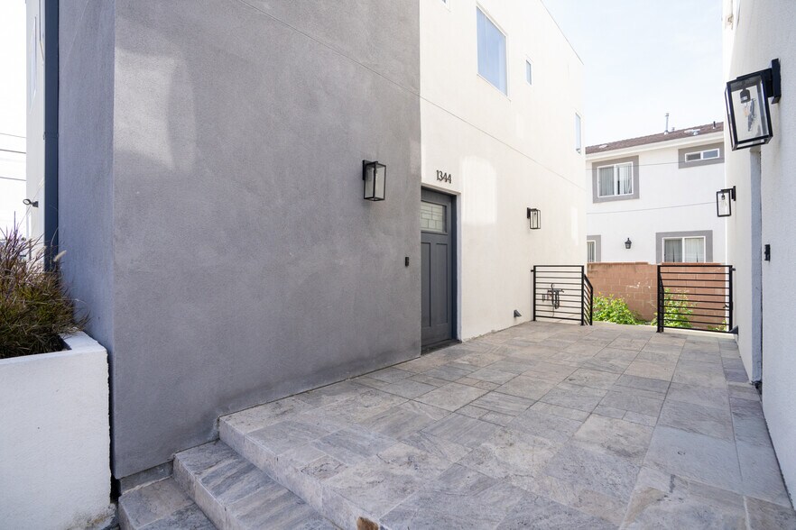 More Photos Of 1344 W 37th Pl, Los Angeles Apartments For Sale