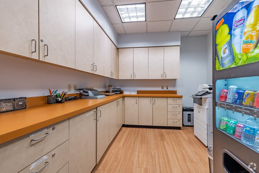 More Photos Of 2202 N Westshore Blvd, Tampa Coworking Space