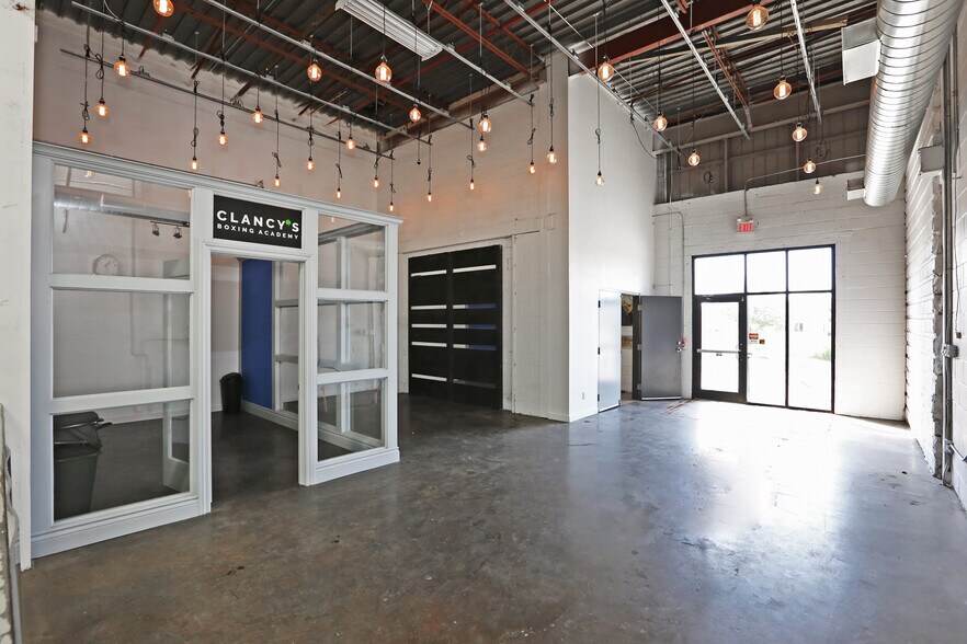 More Photos Of 100 Sunrise Av, Toronto Warehouse For Lease