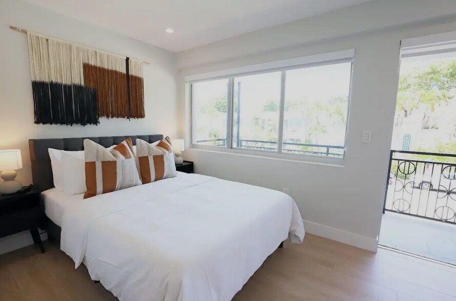 More Photos Of 511 16th St, Miami Beach Hospitality For Sale