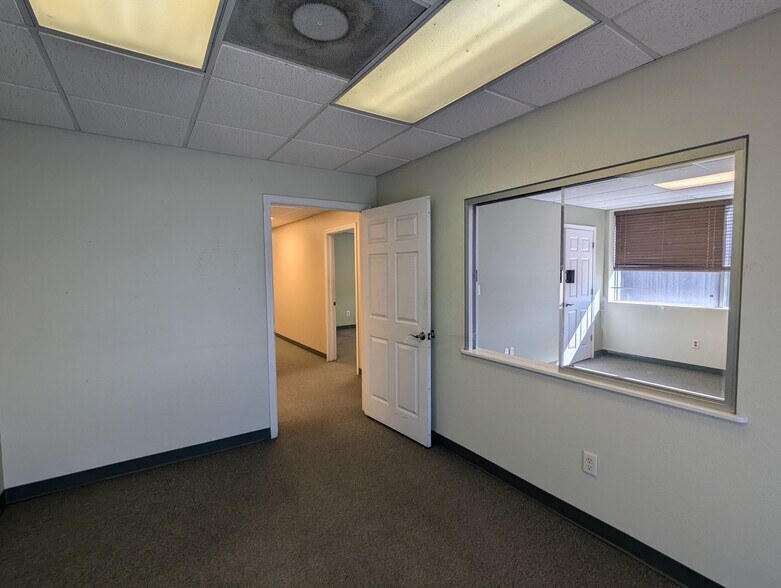 More Photos Of 2348 Highway 69 N, Nederland Office For Sale