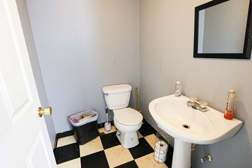 More Photos Of 430 US-62 E, Eddyville Auto Repair For Sale