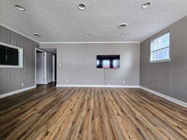 More Photos Of 5010 Dodge St, Omaha Office For Lease