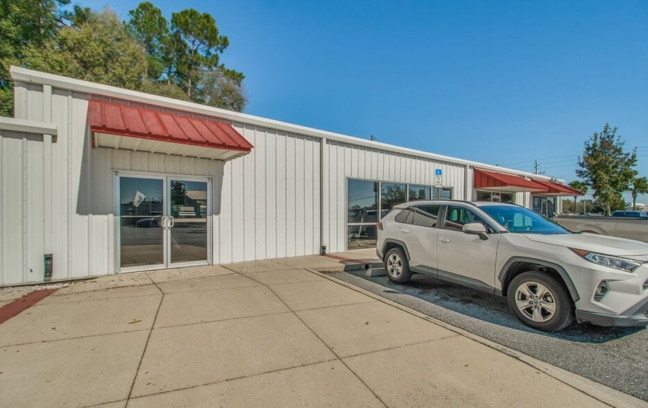 More Photos Of 2500 S Ferdon Blvd, Crestview Storefront For Lease