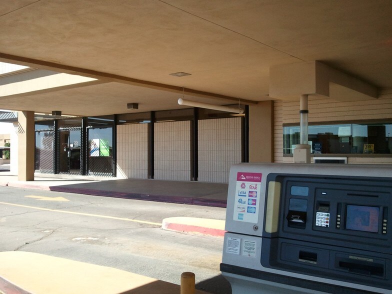 More Photos Of 3001 W Indian School Rd, Phoenix Office For Sale