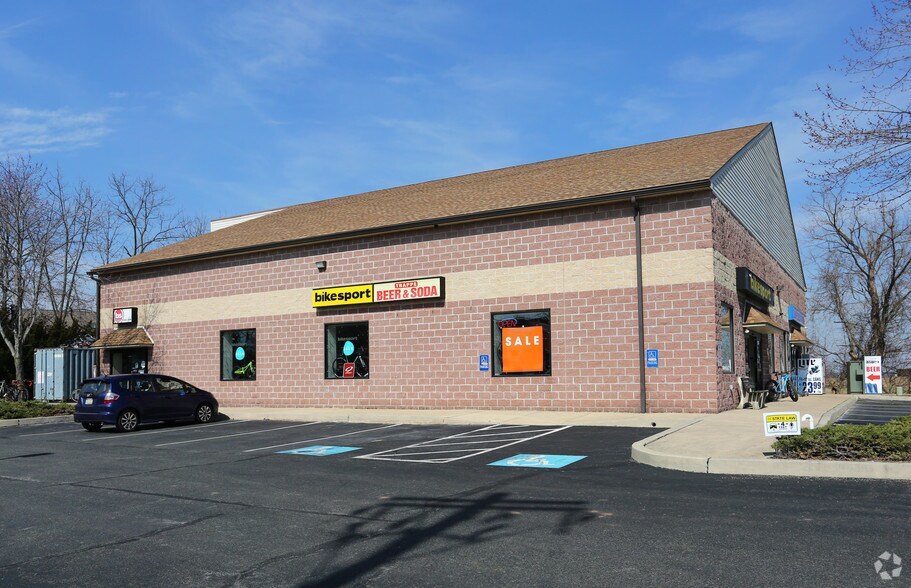 More Photos Of 325 W Main St, Collegeville Freestanding For Sale