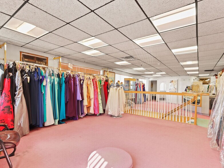 More Photos Of 205 Lexington St, Waltham General Retail For Lease