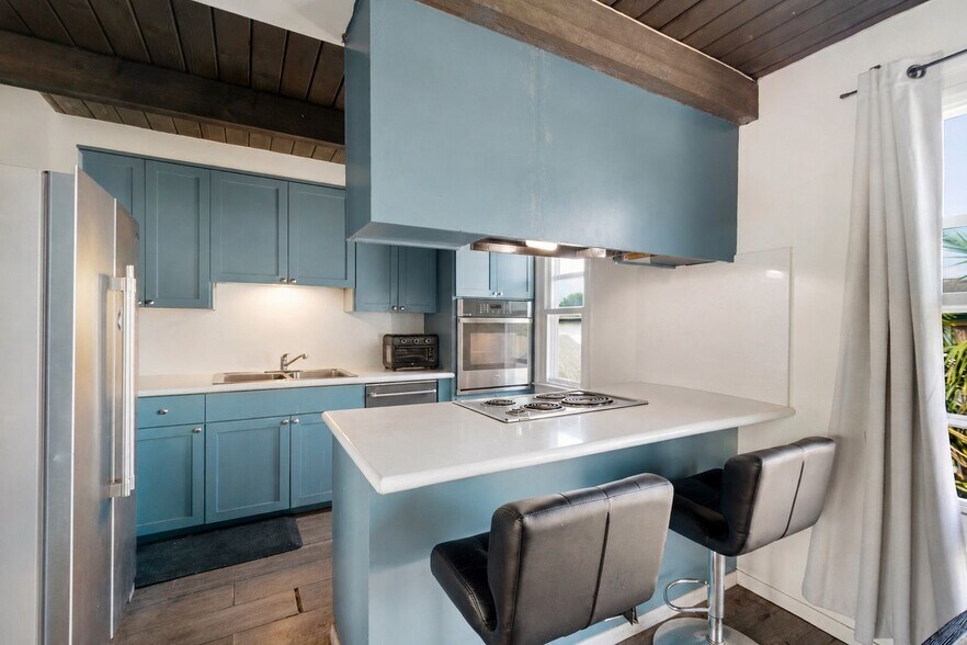 More Photos Of 125 E Buckthorn St, Inglewood Apartments For Sale