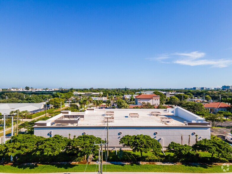 More Photos Of 4901 N Federal Hwy, Boca Raton Storefront For Lease