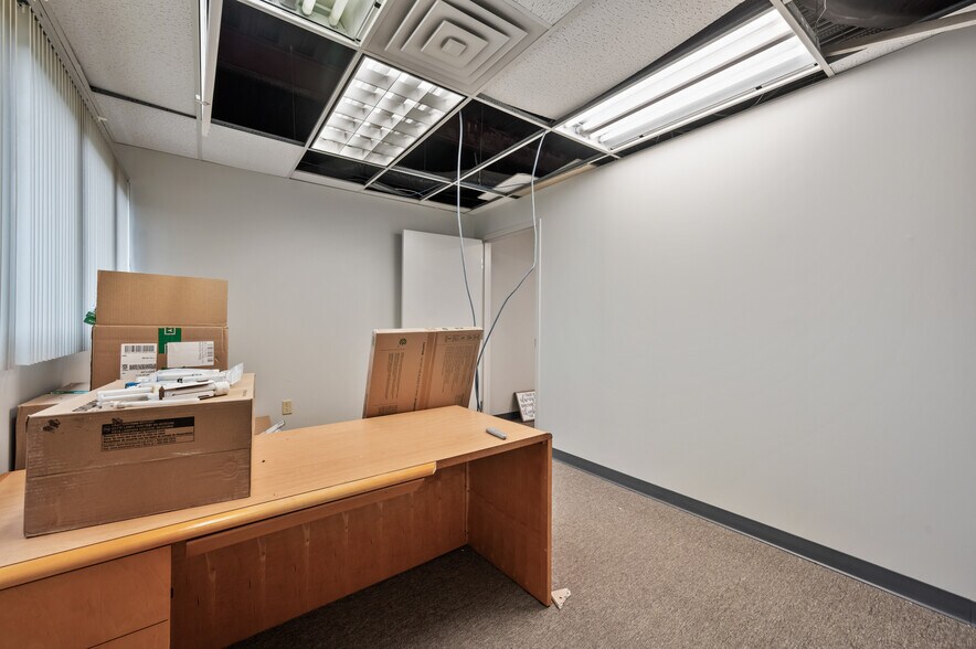 More Photos Of 12300 PERRY Hwy, Wexford Medical For Lease