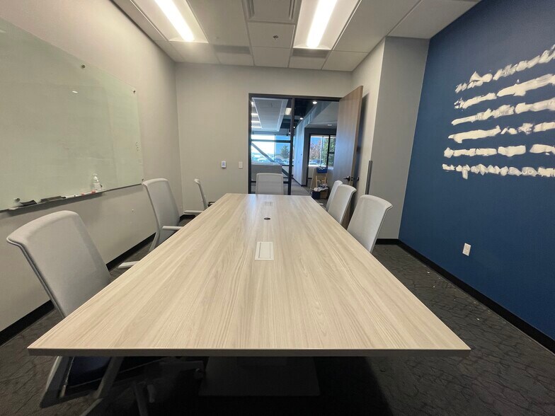 More Photos Of 2929 W Navigator Dr, Meridian Office For Lease