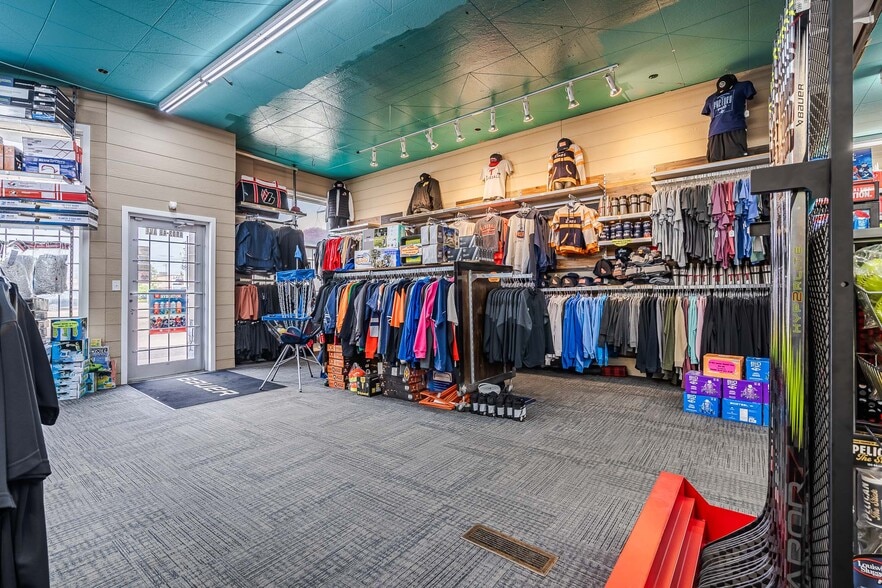 More Photos Of 4901 49 ave, Lloydminster Storefront For Sale