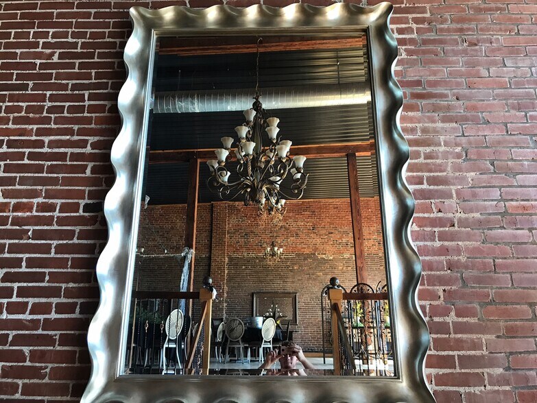 More Photos Of 104 N Market St, Gallatin General Retail For Sale