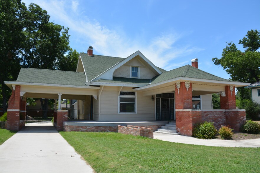 Primary Photo Of 2800 Hemphill St, Fort Worth Office For Sale
