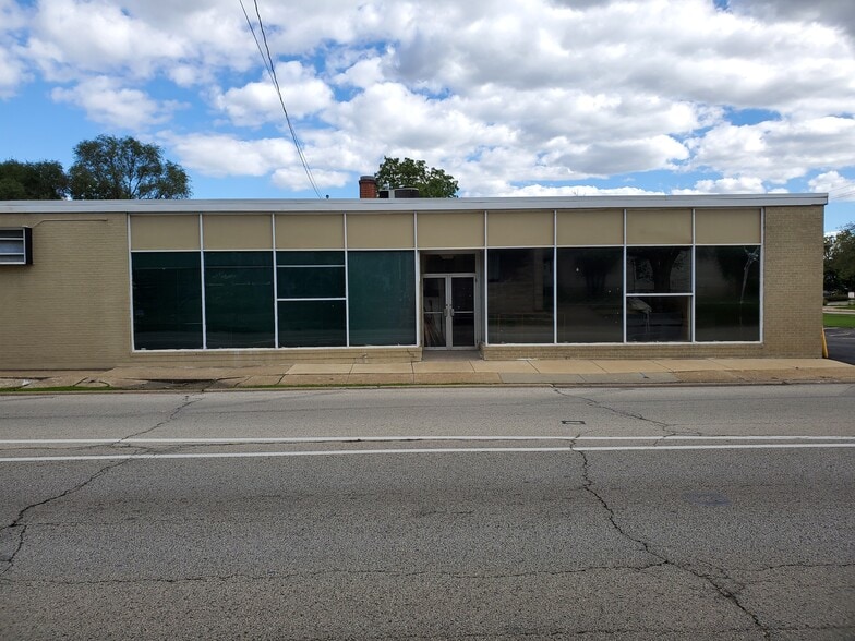 More Photos Of 415 N 3rd St, Rockford Light Distribution For Lease