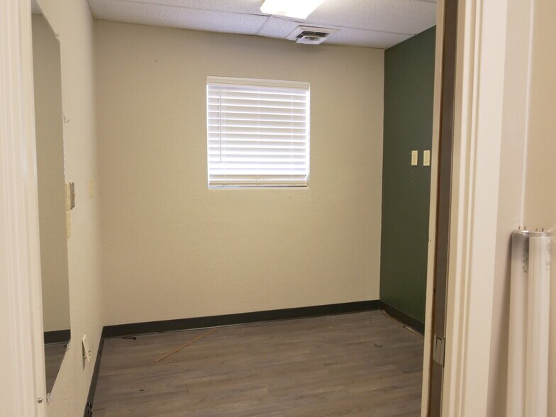 More Photos Of 1603-1605 Lake Success Dr, Waco Office For Lease