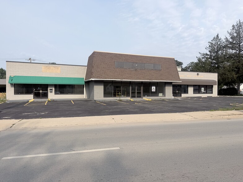 More Photos Of 305-325 S Kennedy Dr, Bradley Unknown For Lease