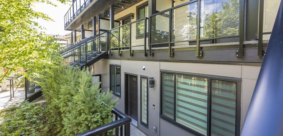 More Photos Of 2122 32nd Av E, Vancouver Apartments For Sale