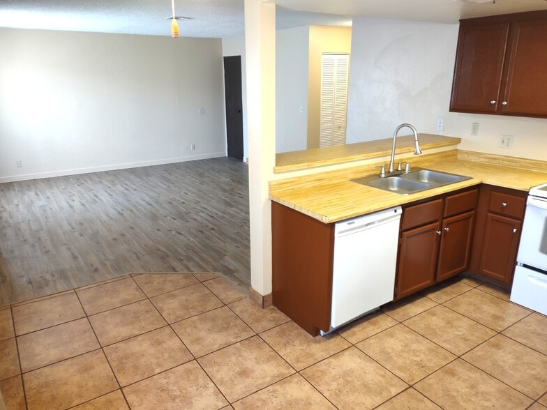 More Photos Of 4781 E Craig Rd, Las Vegas Apartments For Sale