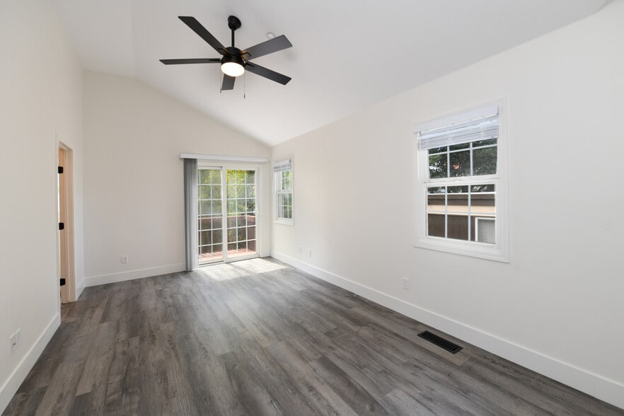 More Photos Of 534 Adams St, Albany Apartments For Sale