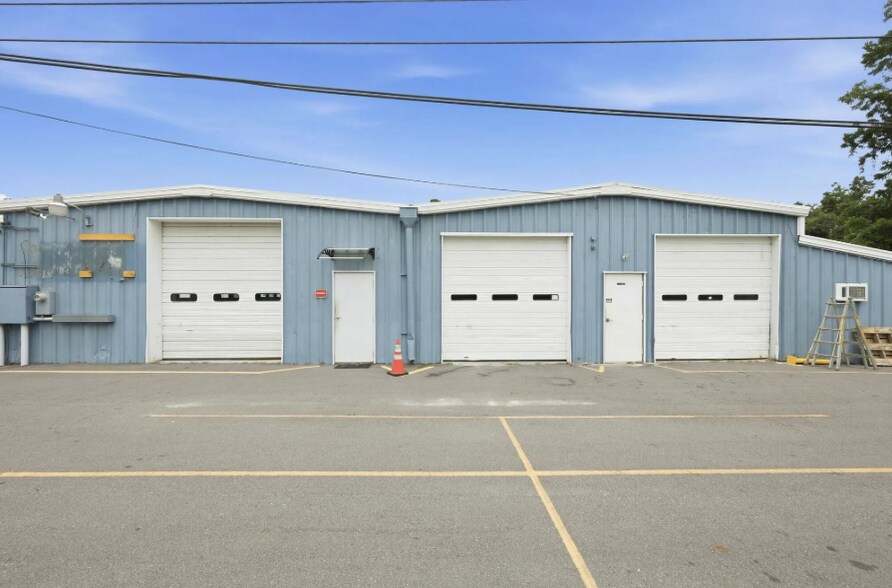 More Photos Of 3102 Oaks Rd, New Bern Warehouse For Lease