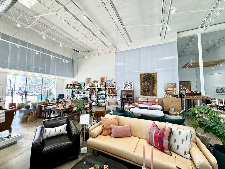 More Photos Of 2530-2532 Converse St, Dallas Light Manufacturing For Sale