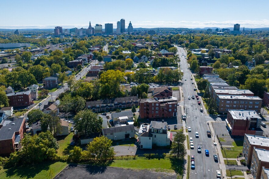 More Photos Of 2404 Main St, Hartford Storefront Retail Office For Sale