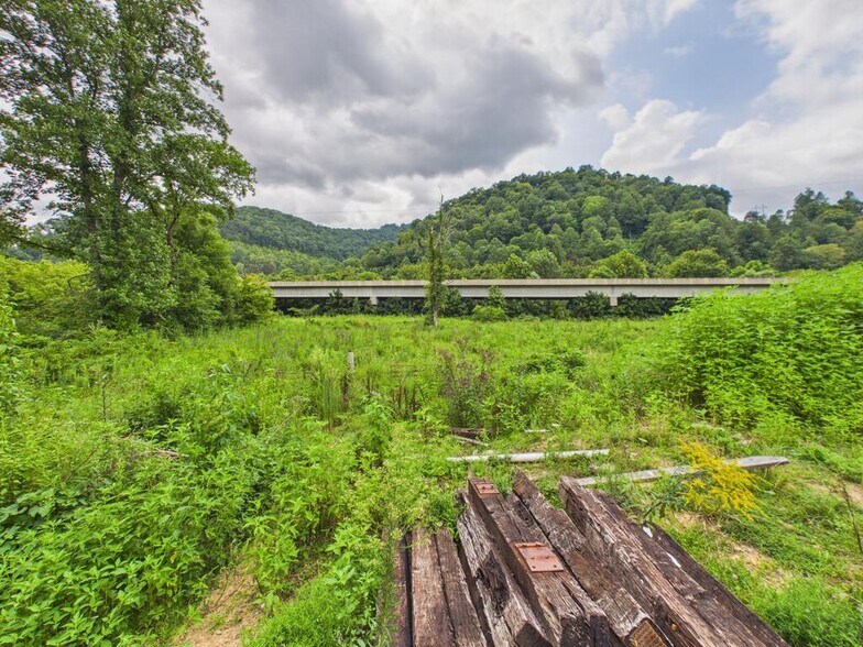 More Photos Of 8031 Ky Route 122, Minnie Warehouse For Sale