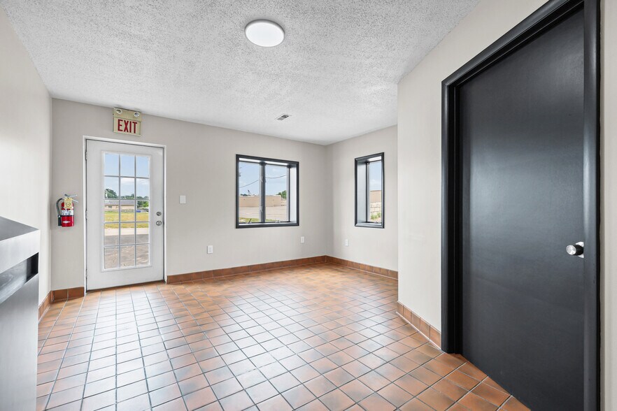 More Photos Of 11 S 2nd St, Festus Office For Sale