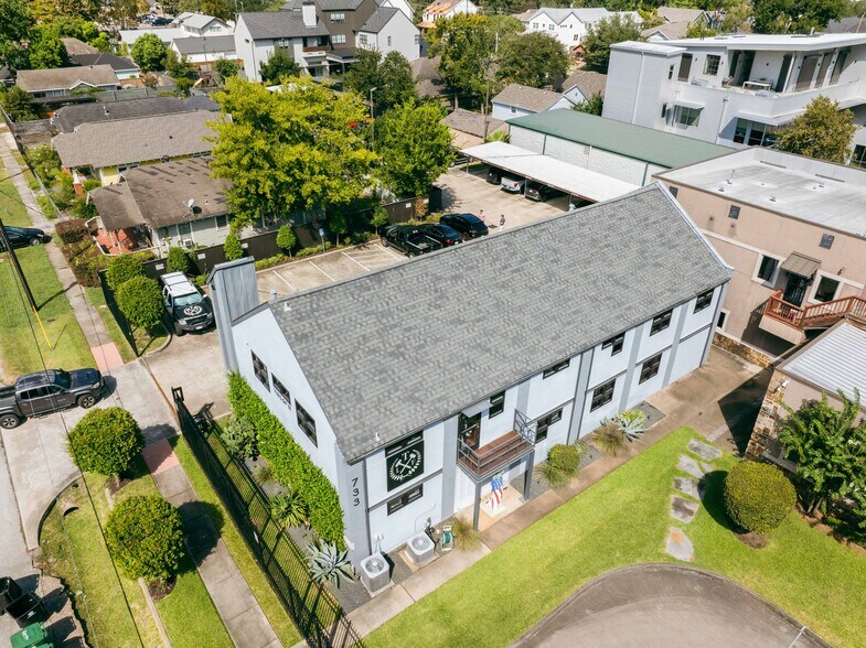 More Photos Of 733 E 12th 1/2 St, Houston Office For Sale