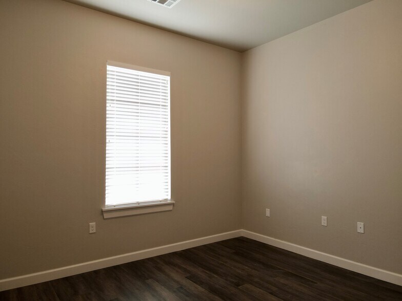 More Photos Of 517 Liberty Ln, Edmond Office For Lease