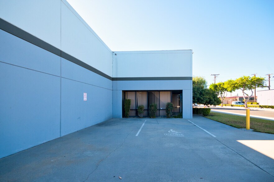 More Photos Of 6840-6846 Suva St, Bell Gardens Unknown For Lease