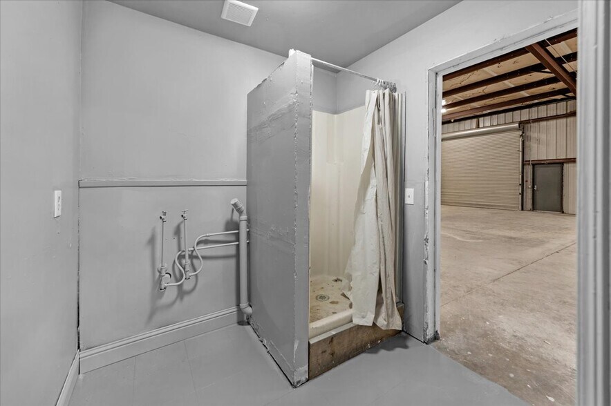 More Photos Of 1839 Thunderbolt Dr, Porterville Warehouse For Lease
