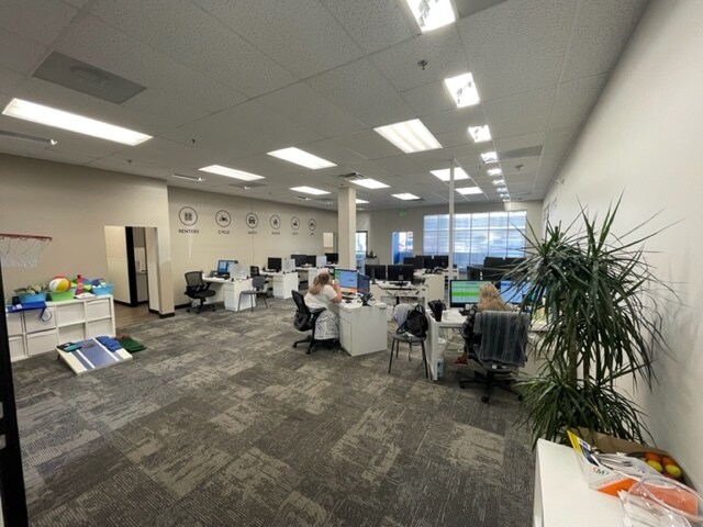 More Photos Of 10550 E Garden Dr, Aurora Freestanding For Lease