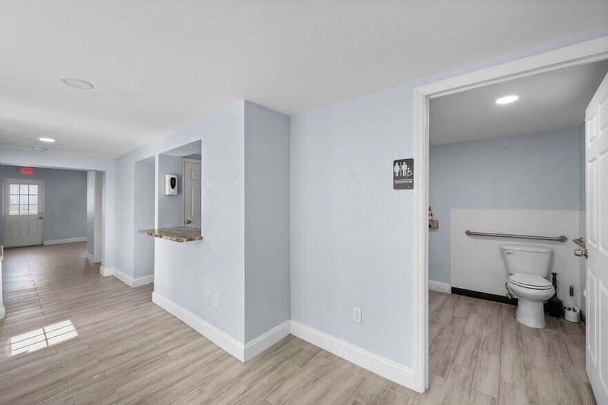 More Photos Of 900 SW Martin Downs Blvd, Palm City Freestanding For Lease