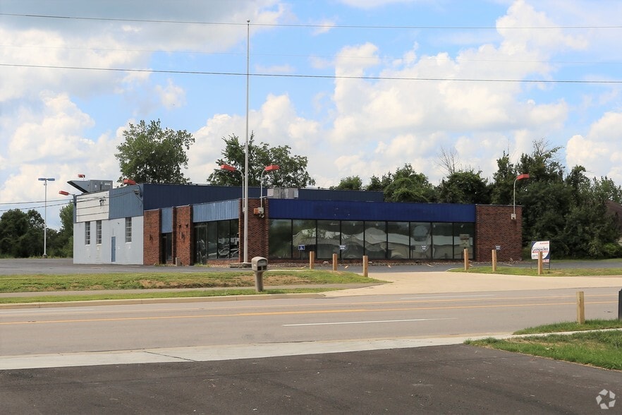 Primary Photo Of 3926 Pearl Rd, Medina Auto Dealership For Lease