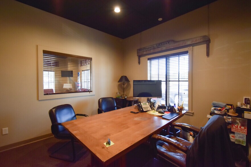 More Photos Of 7906 S Broadway Ave, Tyler Office Residential For Lease